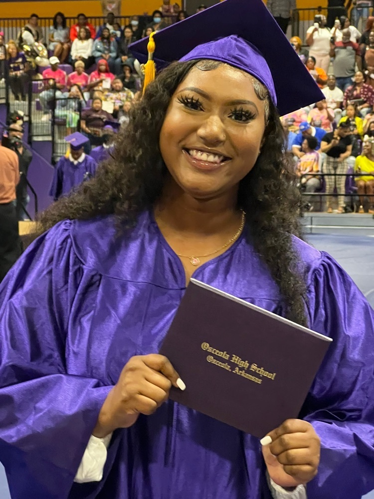 Denetria earned her HS diploma! 